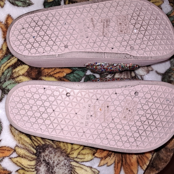 These are the cutest rhinestone encrusted Bamboo slides - Picture 5 of 7